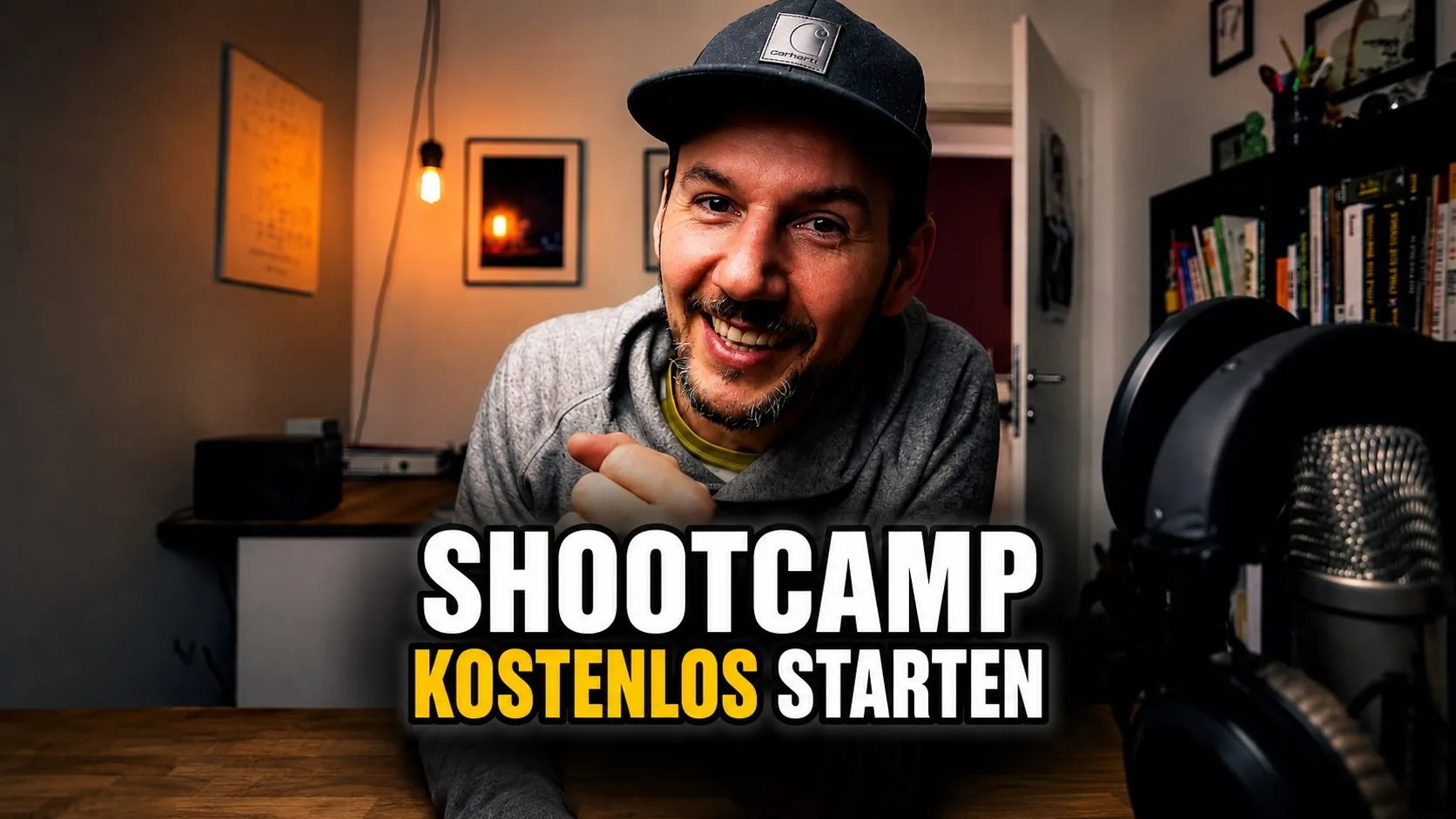 Shootcamp kostenlos – Person nimmt am kostenlosen Foto-Webinar am Laptop teil